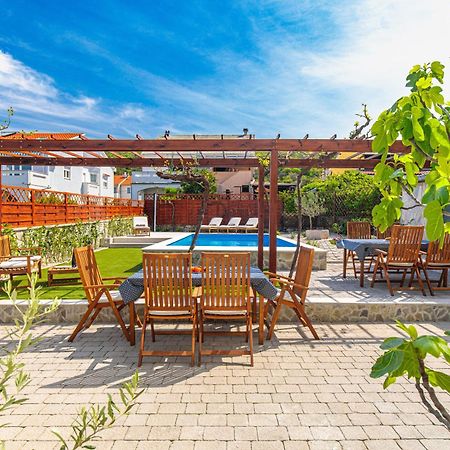 Home Away From Home With A Heated Pool Punat Exteriér fotografie