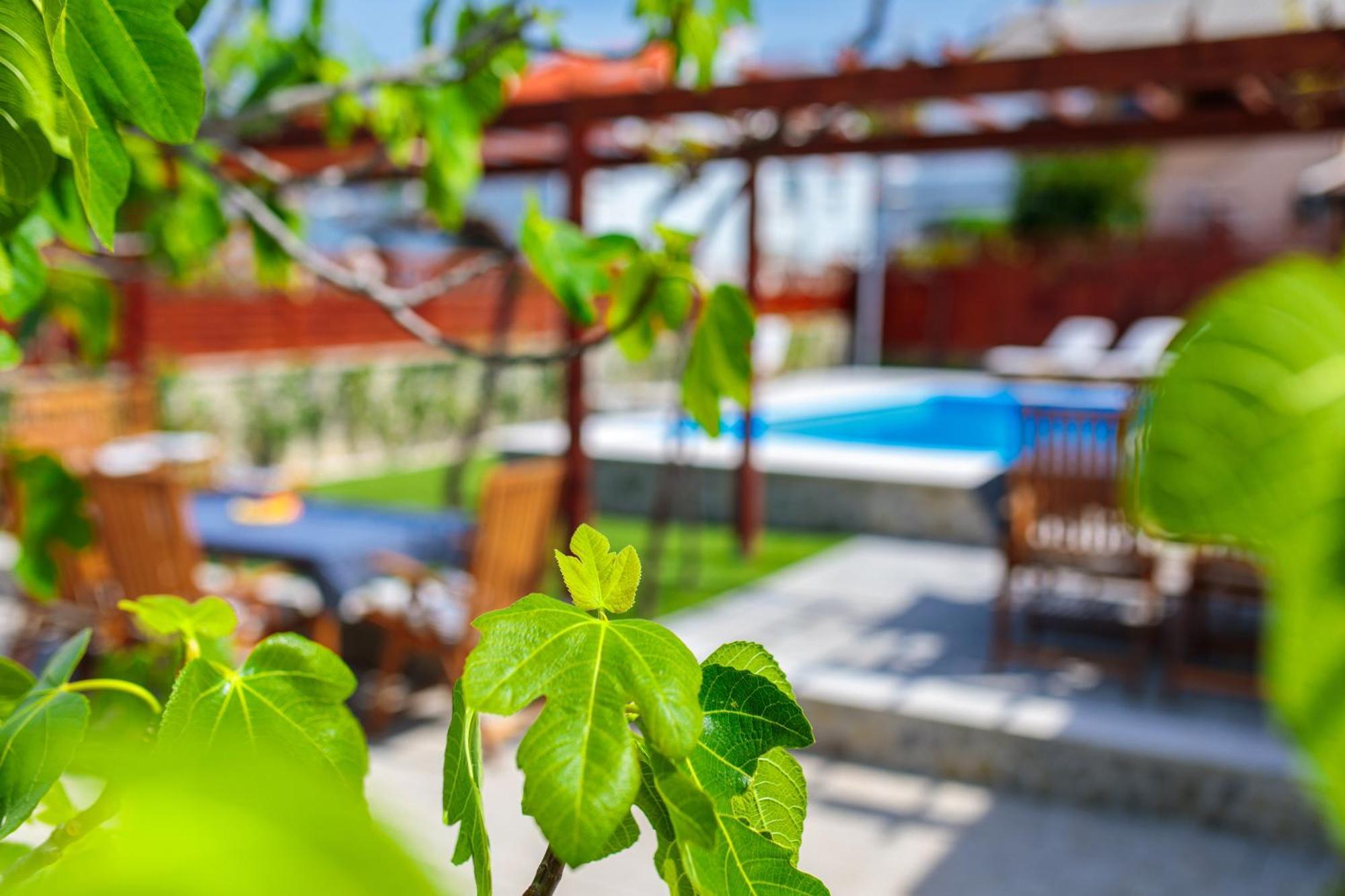 Home Away From Home With A Heated Pool Punat Exteriér fotografie