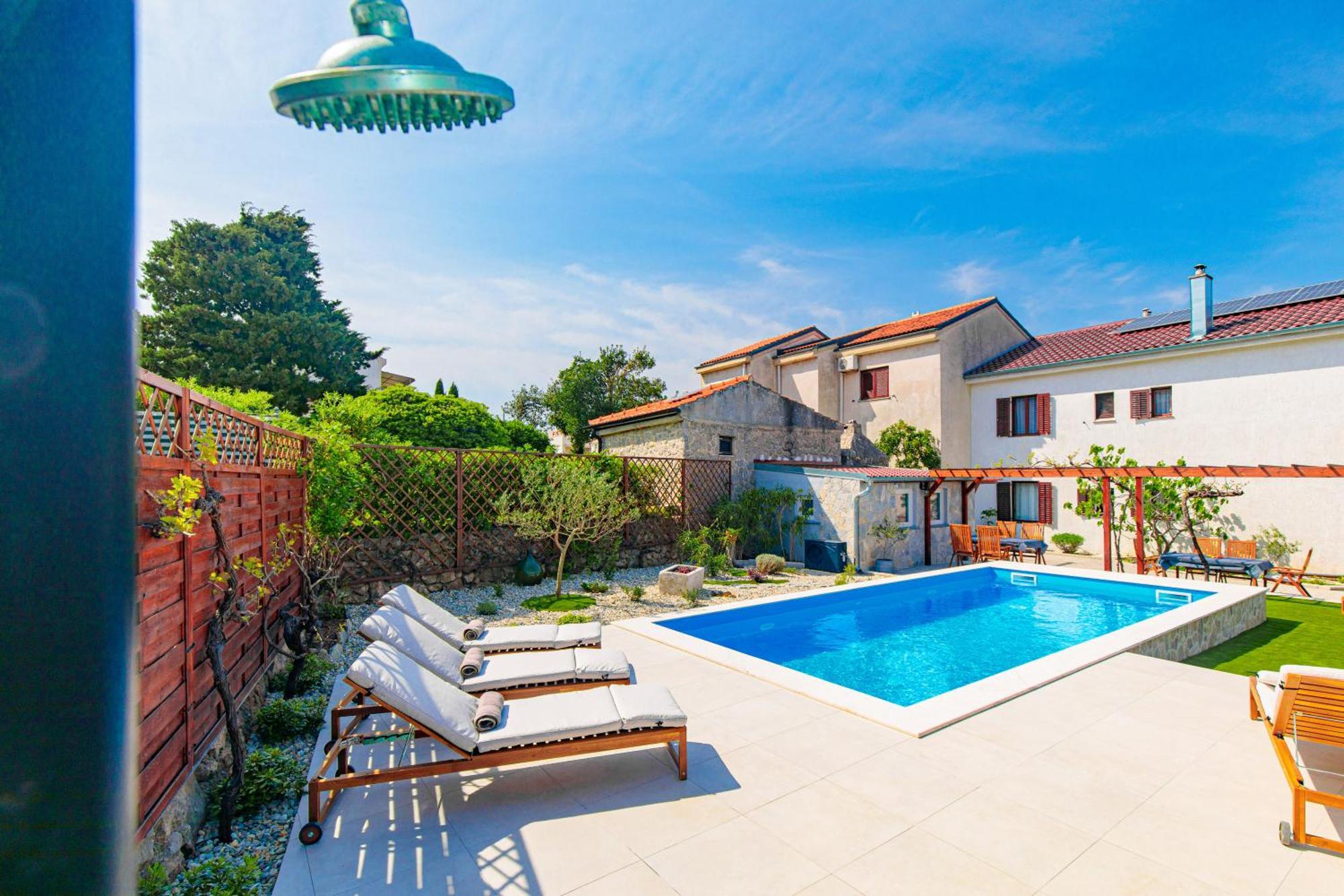 Home Away From Home With A Heated Pool Punat Exteriér fotografie
