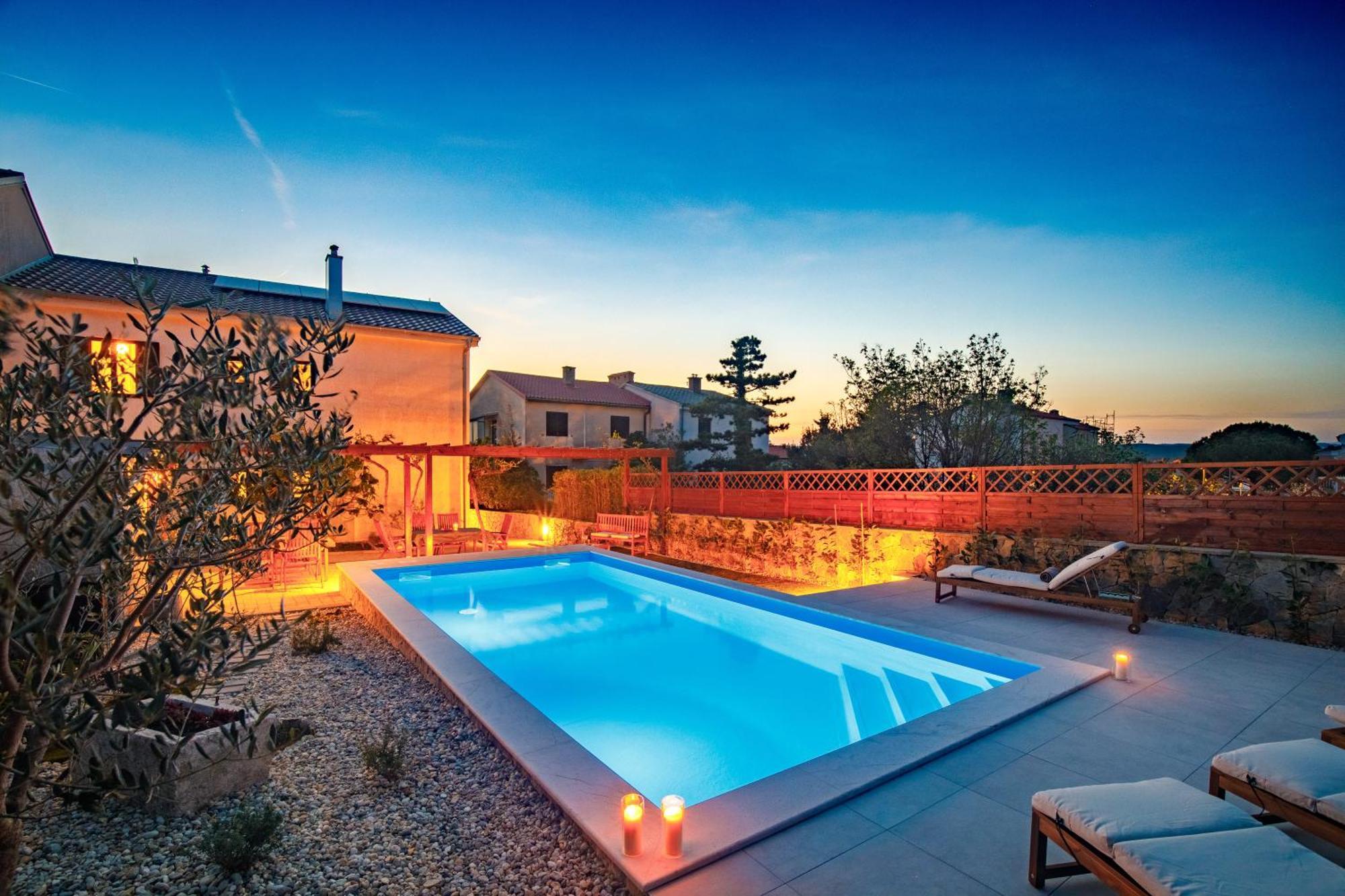 Home Away From Home With A Heated Pool Punat Exteriér fotografie