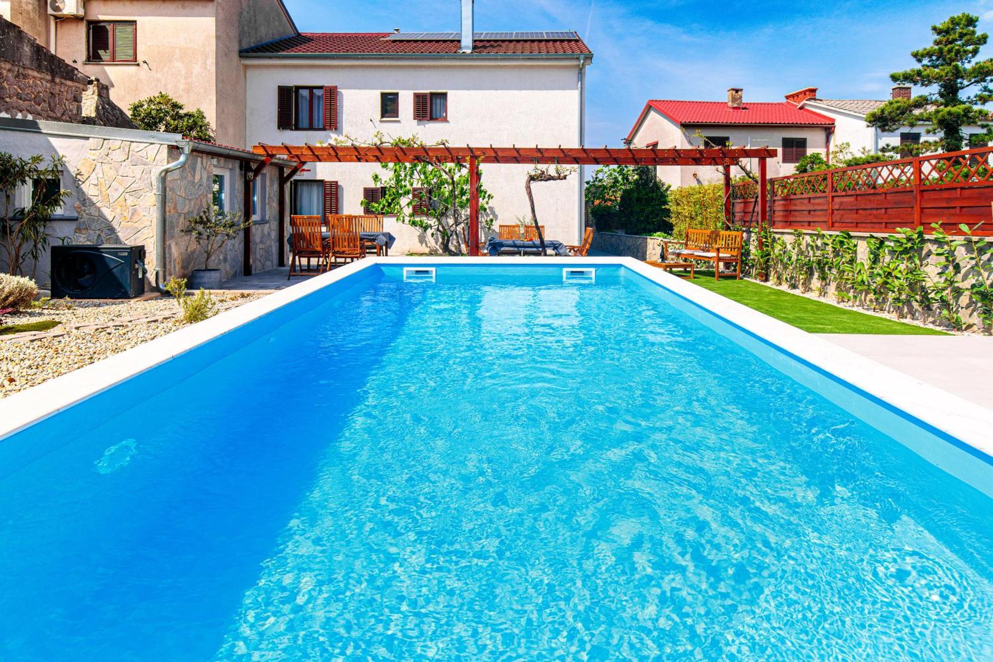 Home Away From Home With A Heated Pool Punat Exteriér fotografie