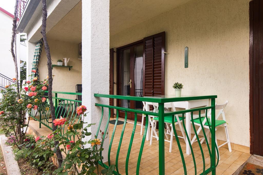 Home Away From Home With A Heated Pool Punat Exteriér fotografie