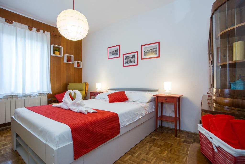Home Away From Home With A Heated Pool Punat Exteriér fotografie