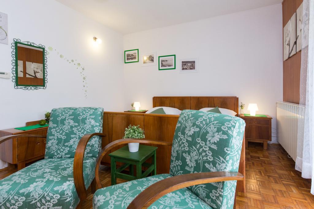 Home Away From Home With A Heated Pool Punat Exteriér fotografie