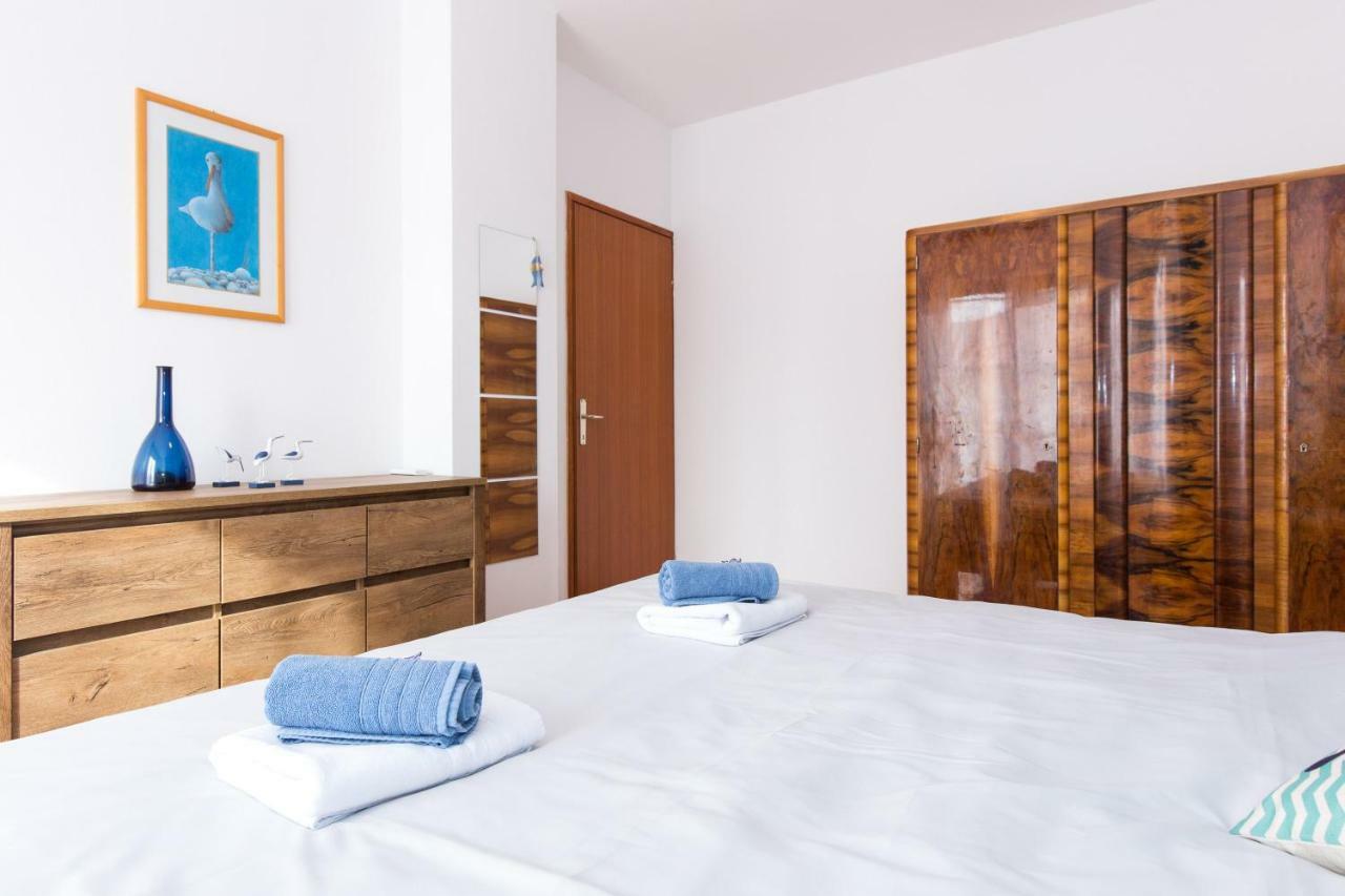 Home Away From Home With A Heated Pool Punat Exteriér fotografie
